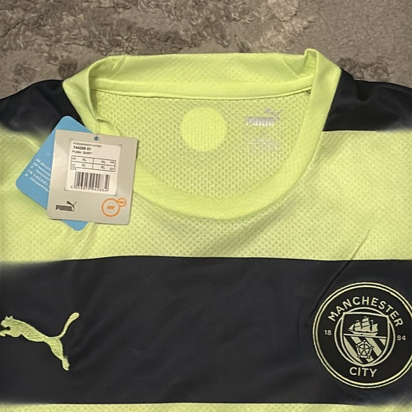 Manchester City Jersey - Picture 2 of 3